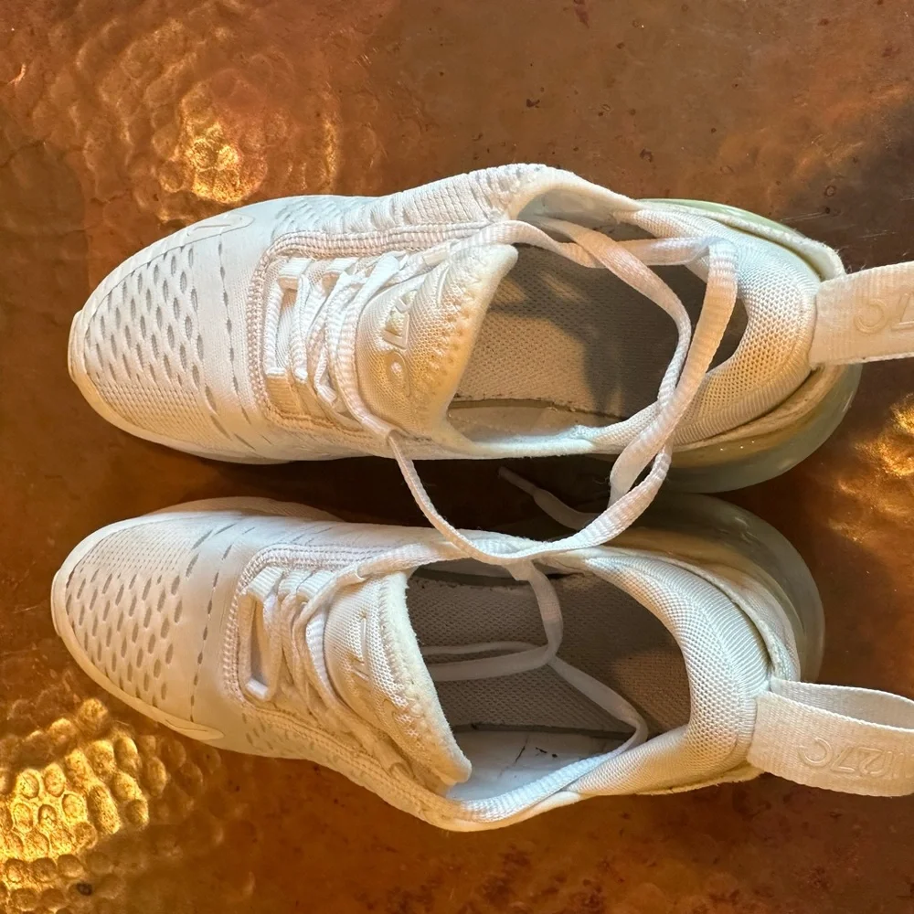 Nike White Air Max Sneakers Modern Sporty Design - Picture 6 of 7